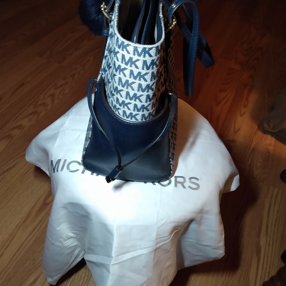 Michael kors bag - Picture 5 of 8